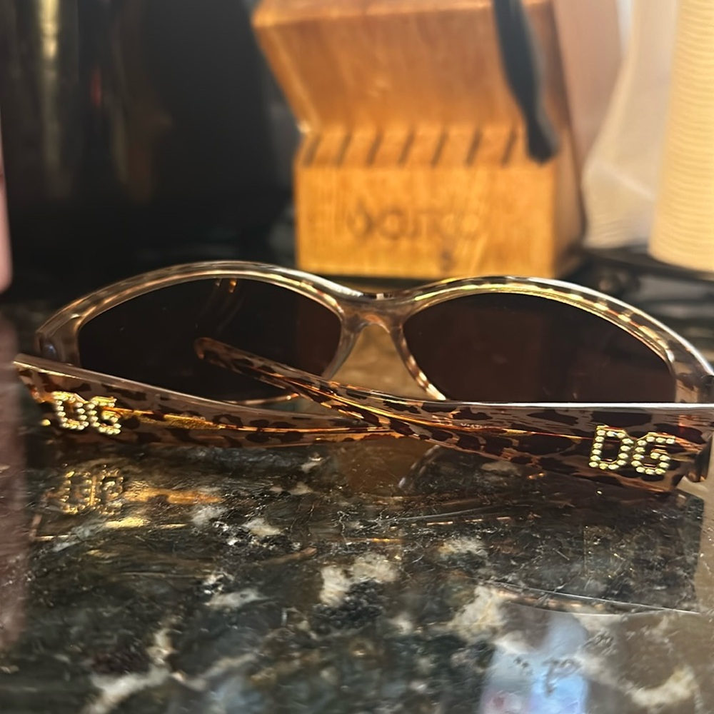 Dolce and Gabbana cheetah sunglasses diamond engraved DG comes with case